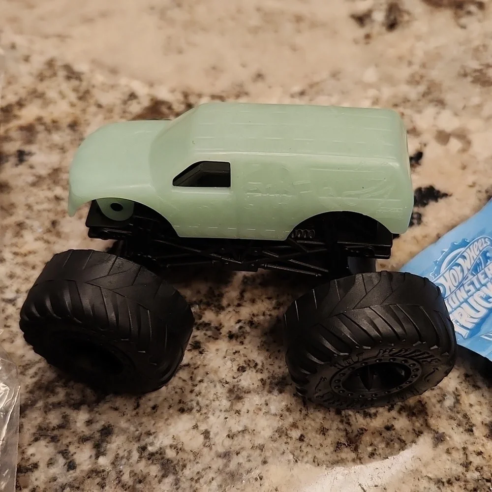 Hot Wheels Demo Derby color changing Monster Trucks plastic McDonald car